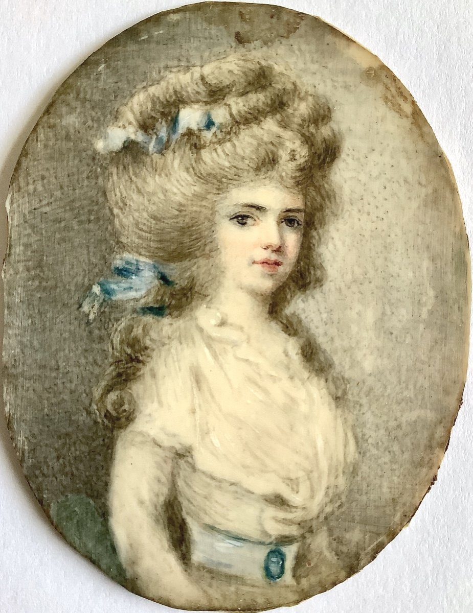 Portrait Miniature d'Une Jeune Fille Coiffée à La Marie-Antoinette. Fin XVIIIe