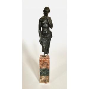 Petite vestale en cire du XVIIIe siècle