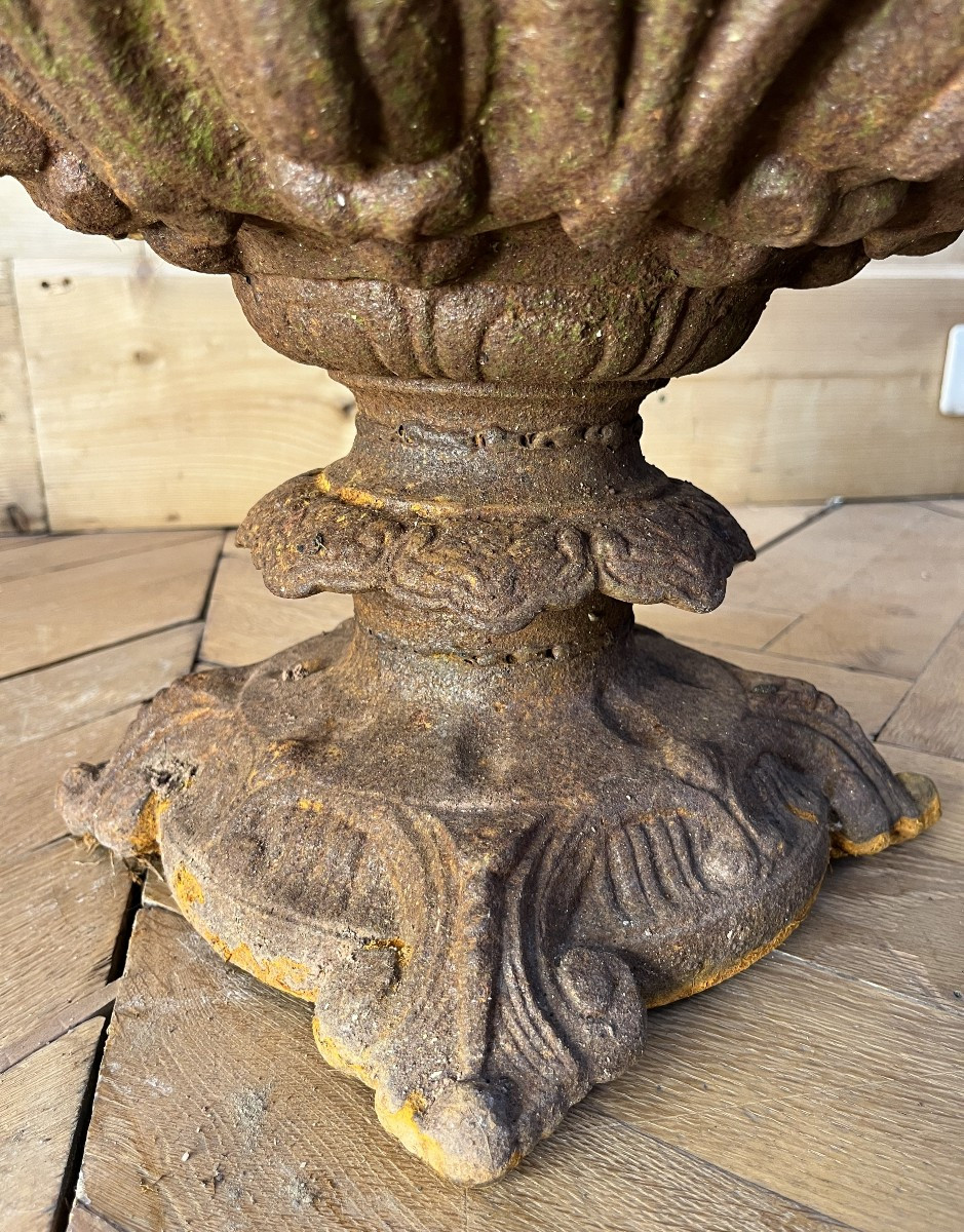 Paire de Grandes Vasques,  Jardinières,  "Chambord" en Fonte -photo-4