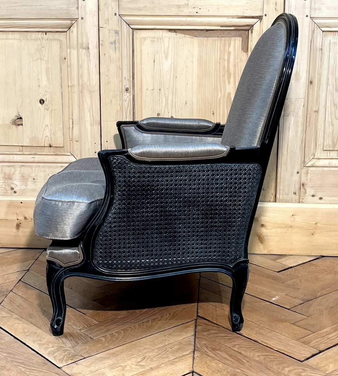Fauteuil bergère de style Louis XV - Fabrication française - éditeur meuble GRANGE-photo-3