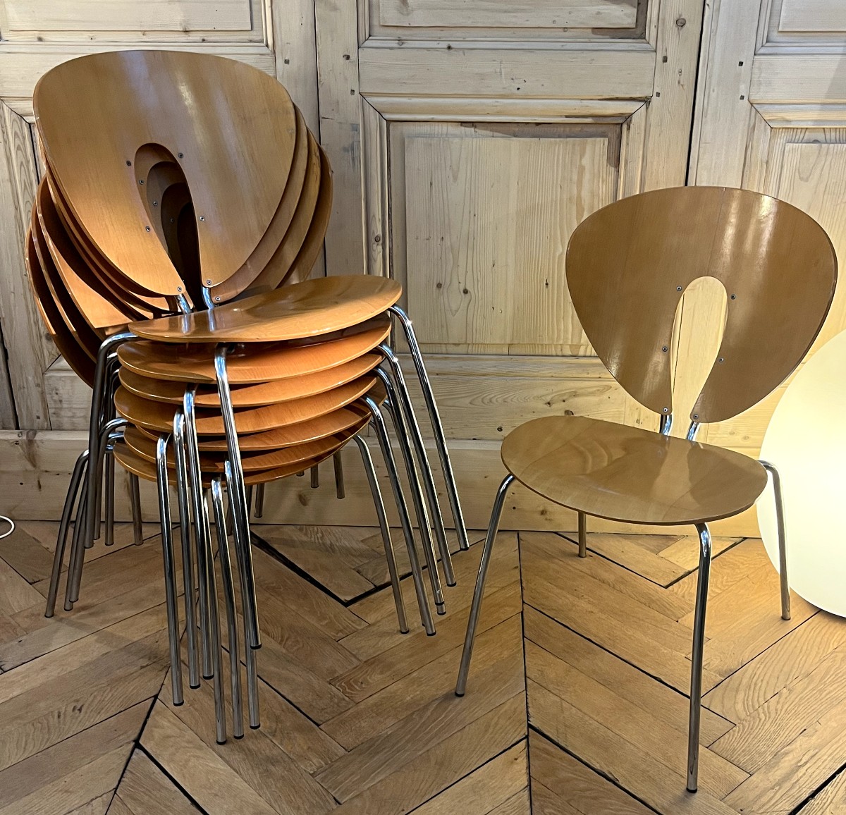 Série de 8 chaises  Modèle Globus  Éditeur Stua  Désigner Jesús Gasca