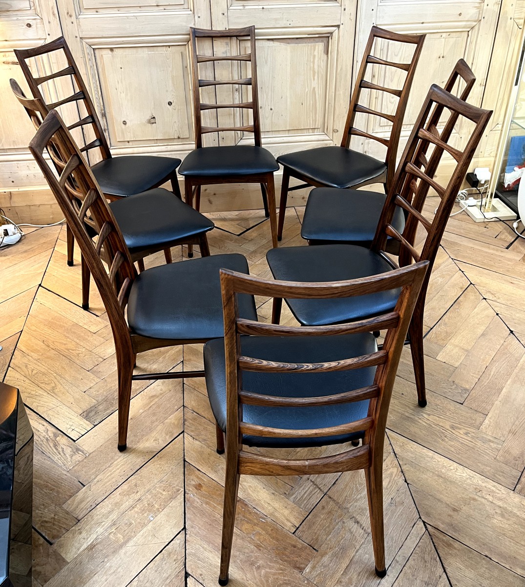 Suite de Huit chaises en Palissandre de Rio  modèle "Lis" de Niels Koefoed 