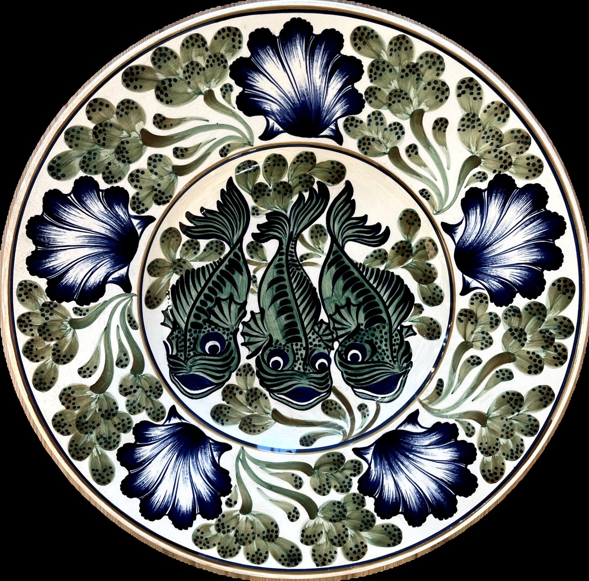 ALUMINIA- Royal Copenhagen Important plat à décor de Fleurs et Poissons