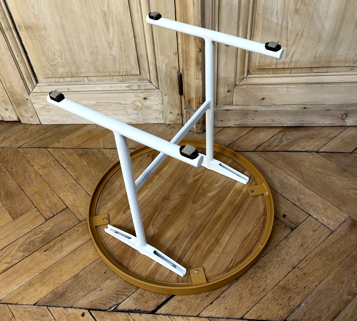 Paire de chaises KOBI by Alias + Table d’appoint BOMA by Kettal -photo-1