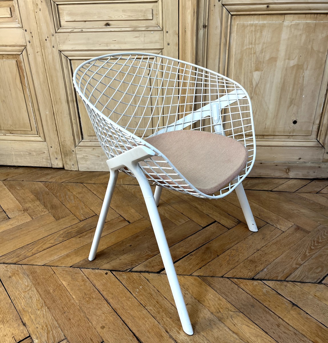 Paire de chaises KOBI by Alias + Table d’appoint BOMA by Kettal -photo-2