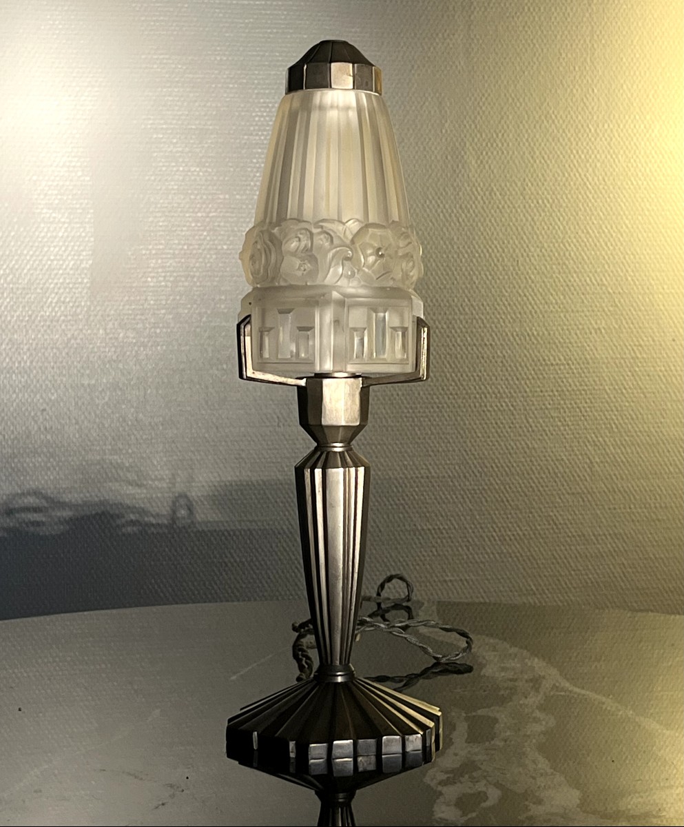 Lampe Art Déco à piètement en bronze à finition nickelée France 1930