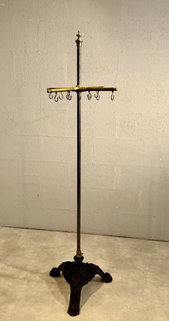 Portant, Porte-accessoires provenant d’un grand magasin parisien, maison Stockman Paris.