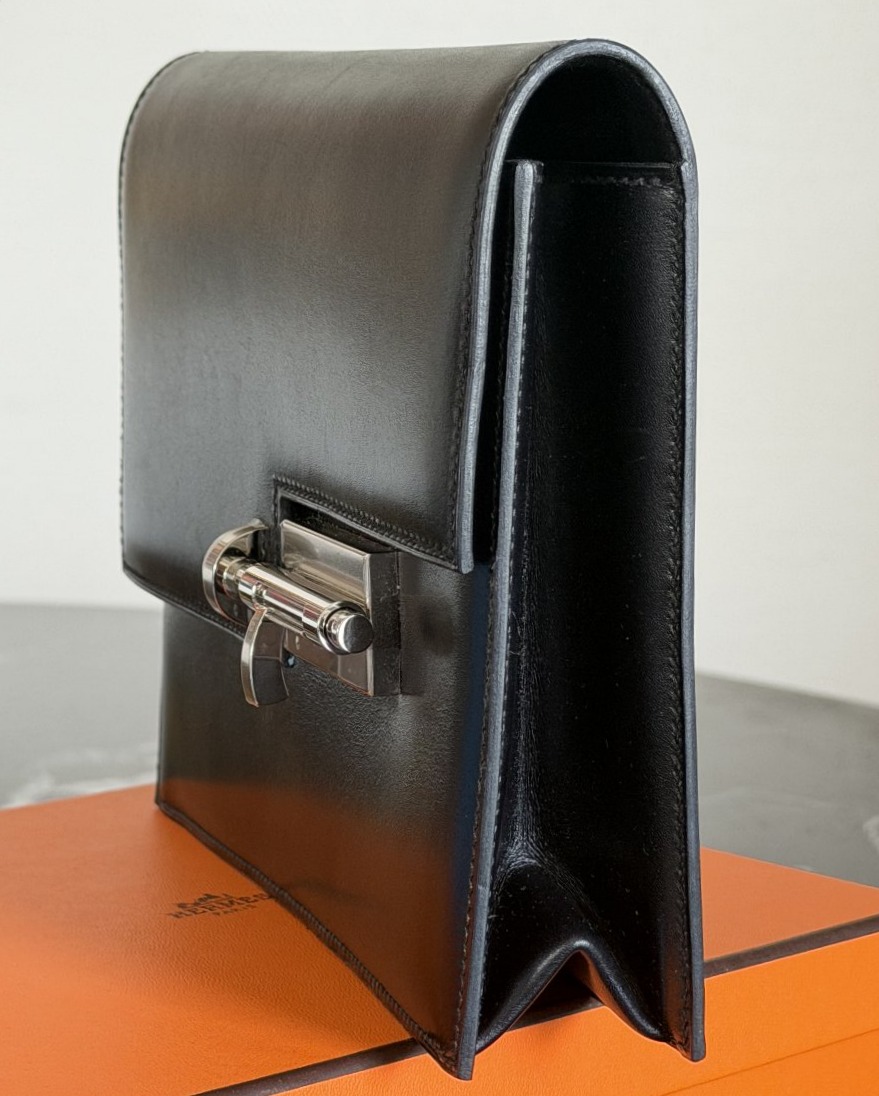 HERMÈS, Paris, Made in France,  pochette VERROU en veau box noir-photo-4