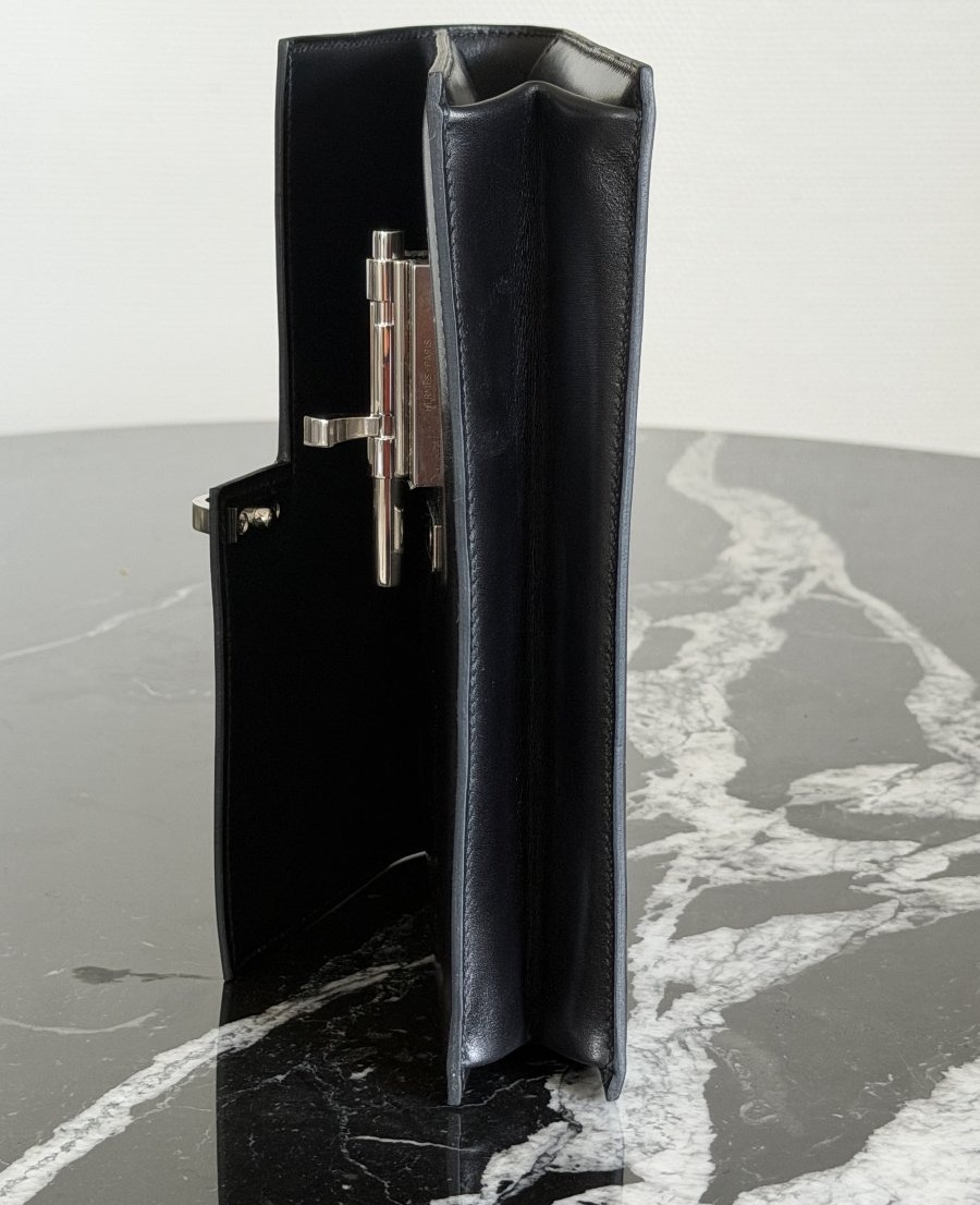 HERMÈS, Paris, Made in France,  pochette VERROU en veau box noir-photo-1