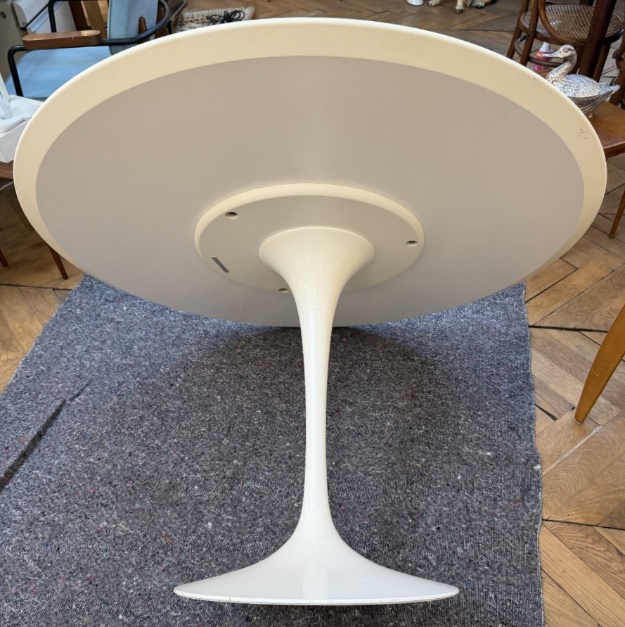 Table salle à manger pied tulipe par Eero Saarinen pour KNOLL-photo-1