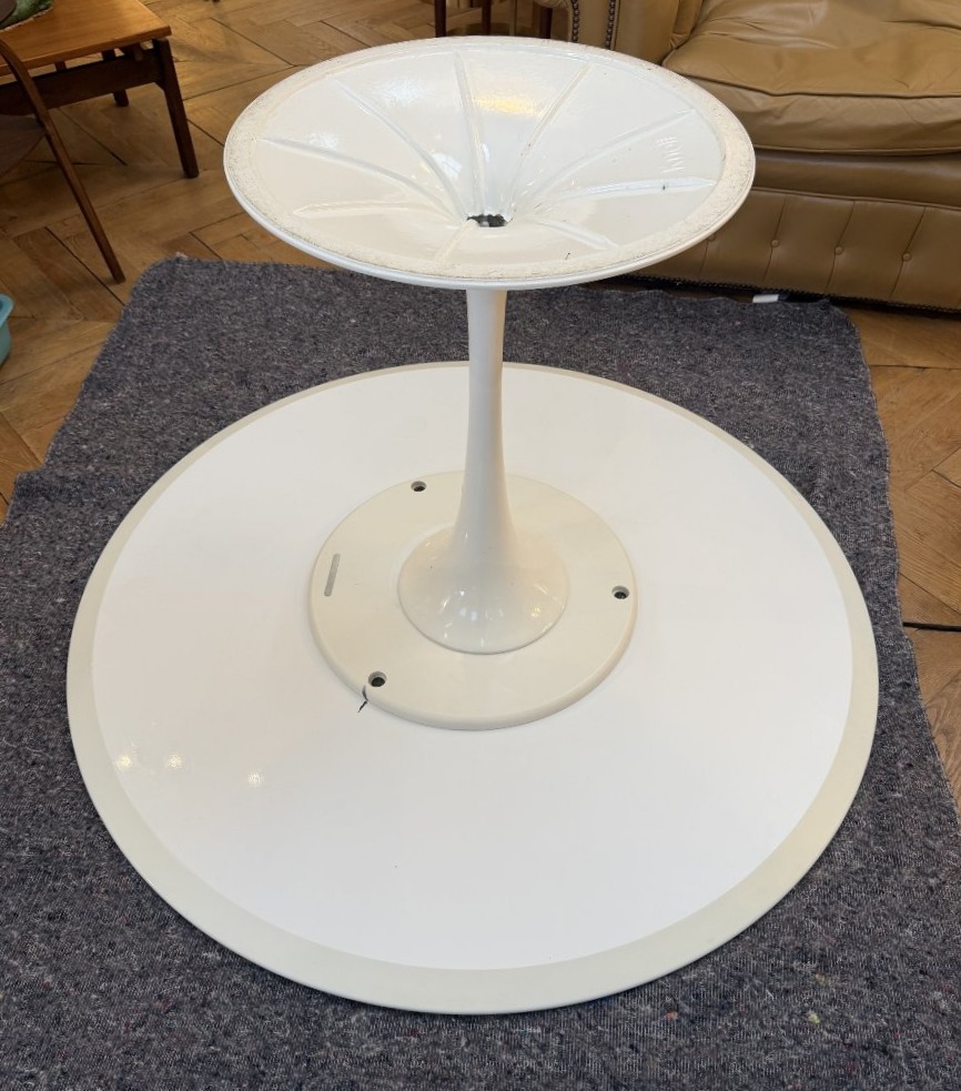 Table salle à manger pied tulipe par Eero Saarinen pour KNOLL-photo-2