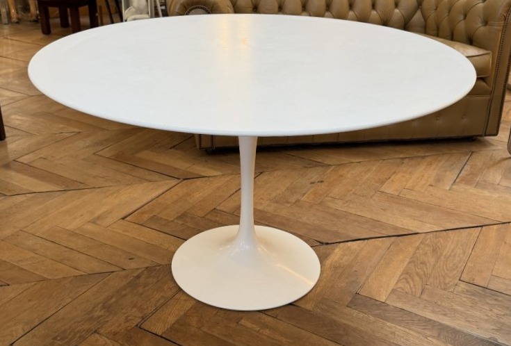 Table salle à manger pied tulipe par Eero Saarinen pour KNOLL