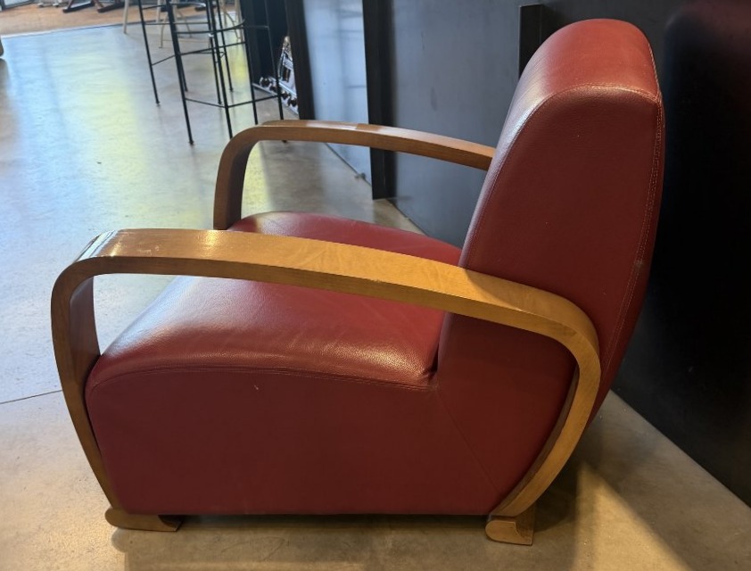 Paire de fauteuils de style Art Déco en cuir, accoudoirs galbés en bois-photo-1