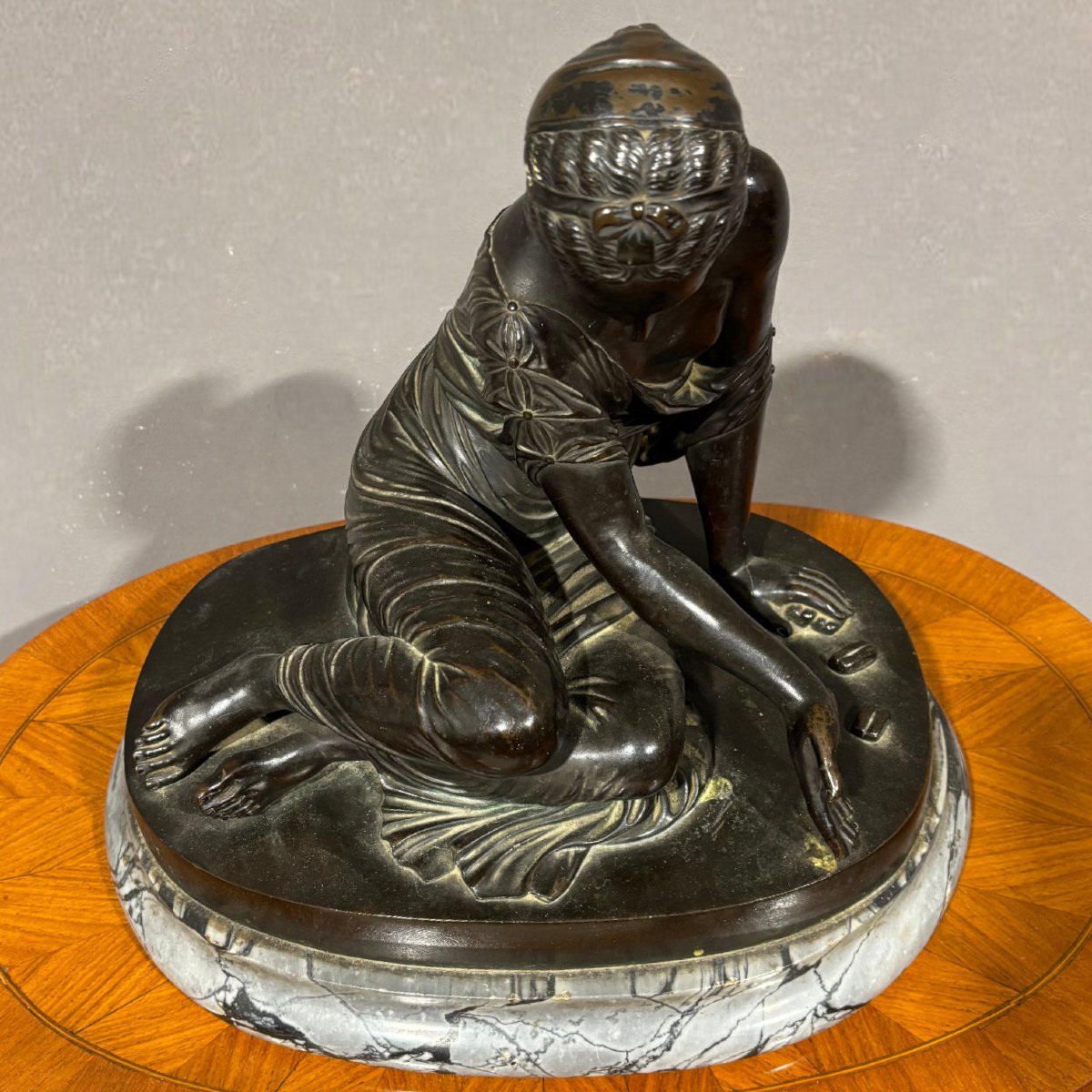 Sculpture Antique En Bronze Du XIXe Siècle « Le Joueur d'Os »-photo-5