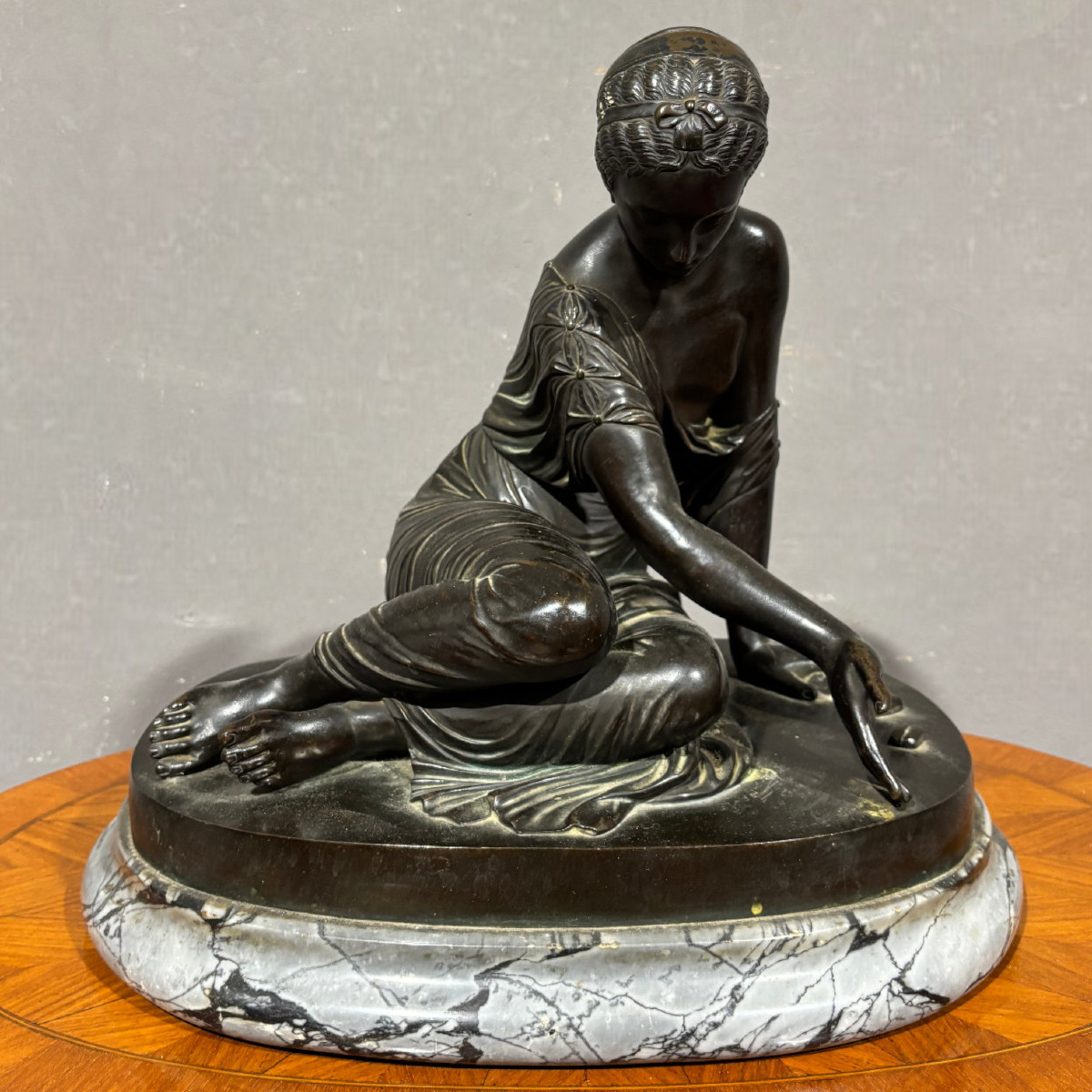 Sculpture Antique En Bronze Du XIXe Siècle « Le Joueur d'Os »