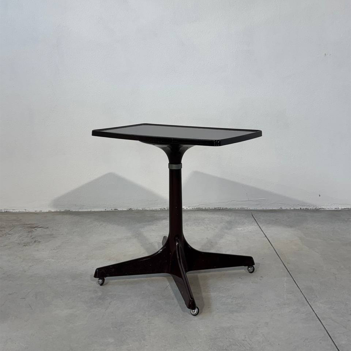 Table basse trolley produite par Kastilia