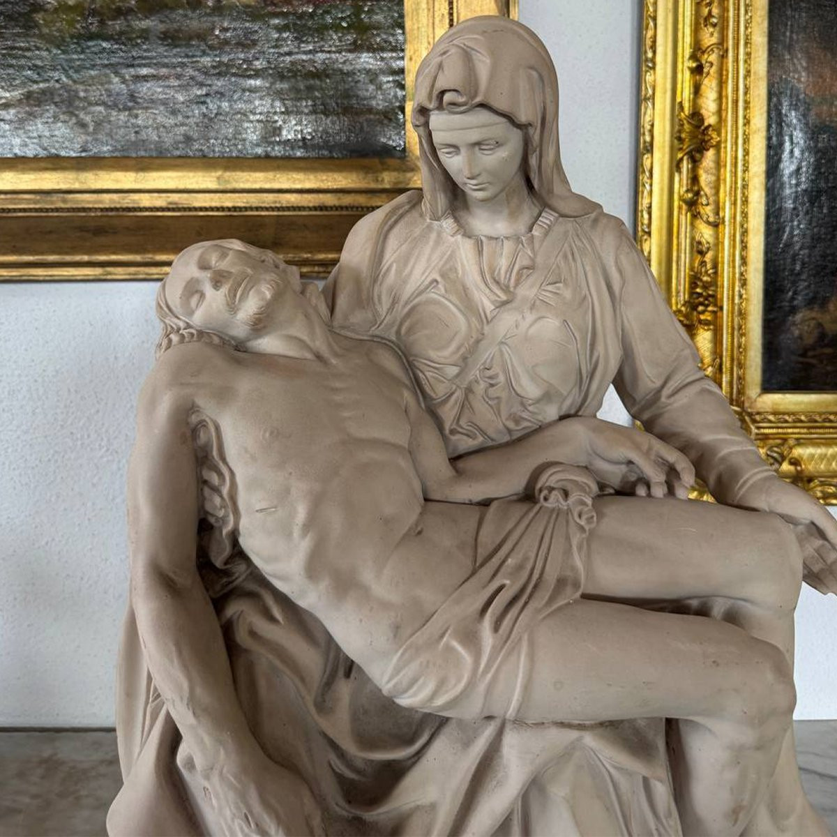 Importante sculpture représentant la Pietà, par Michel-Ange, signée-photo-5
