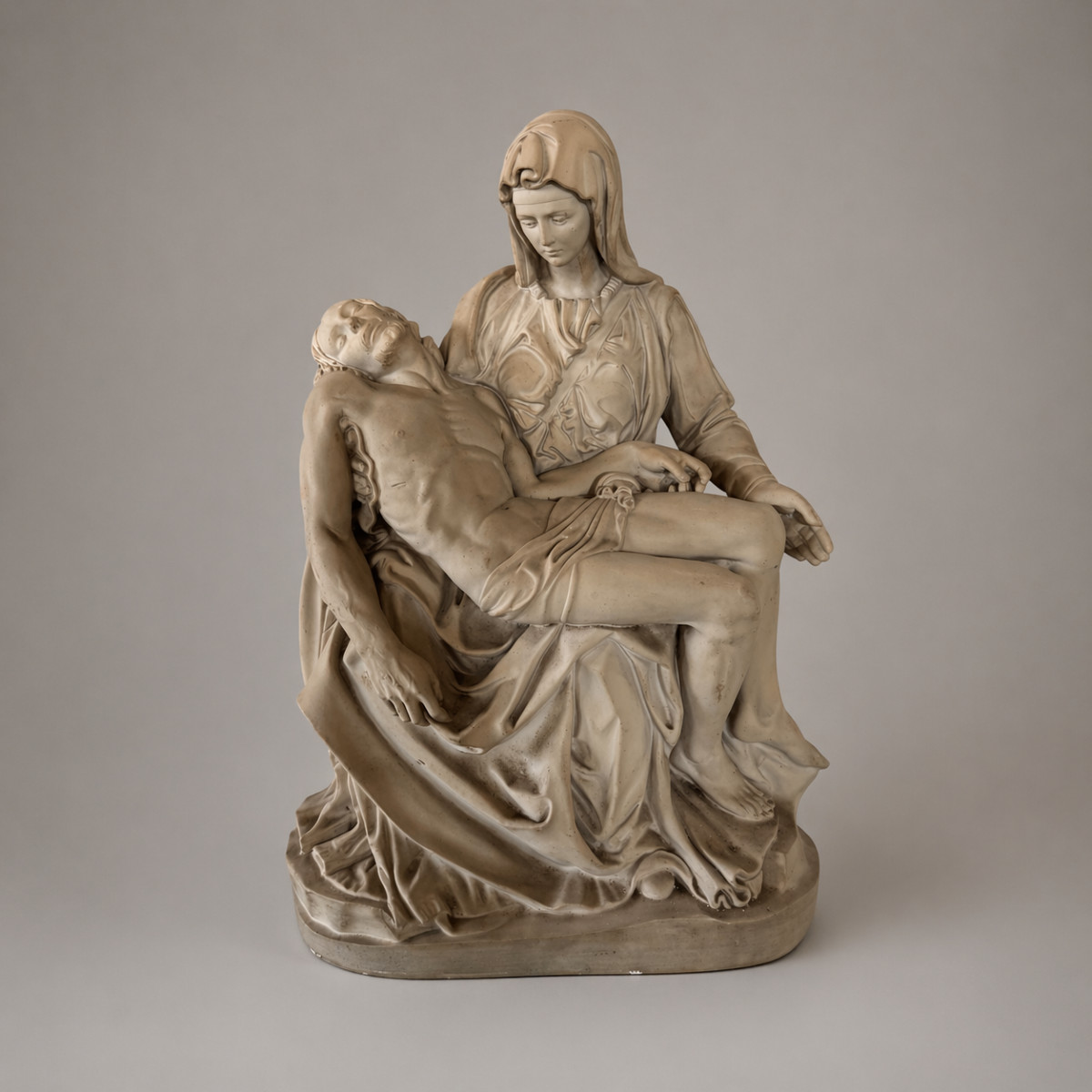 Importante sculpture représentant la Pietà, par Michel-Ange, signée