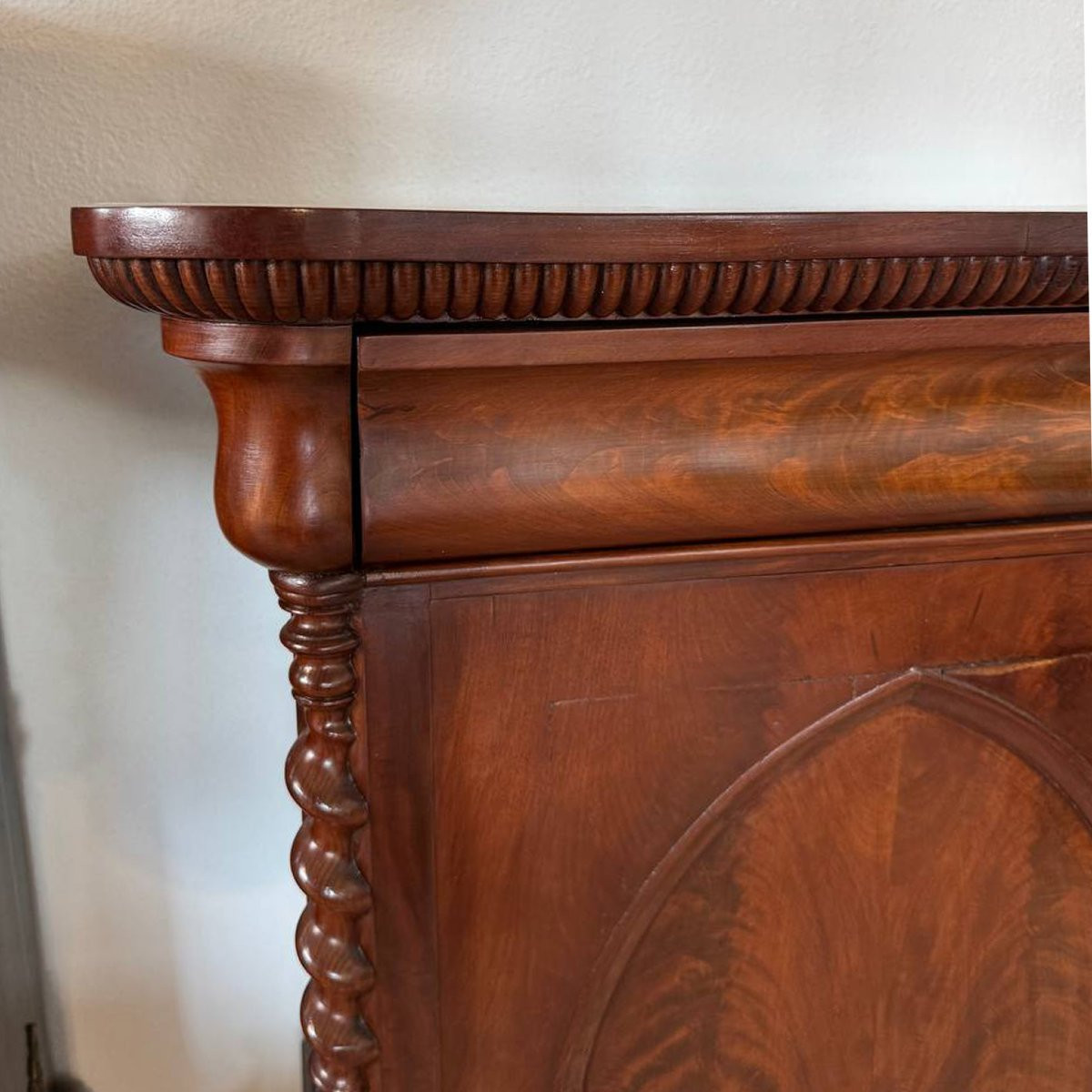 Two-door Sideboard In Mahogany Veneer-photo-1