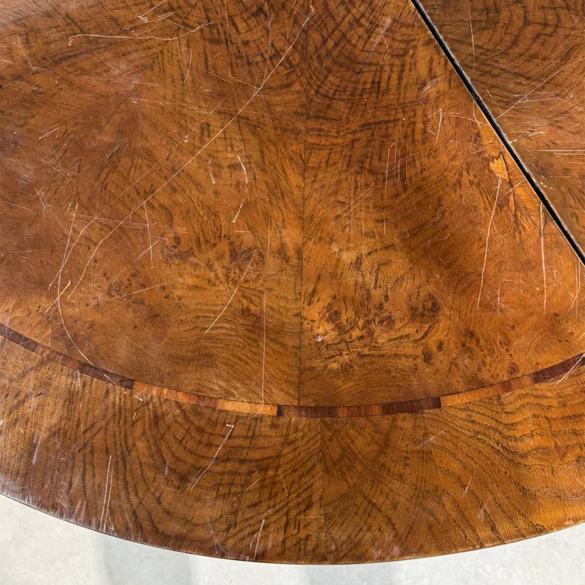 Table en loupe de bois de style Régence avec incrustations de palissandre -photo-7
