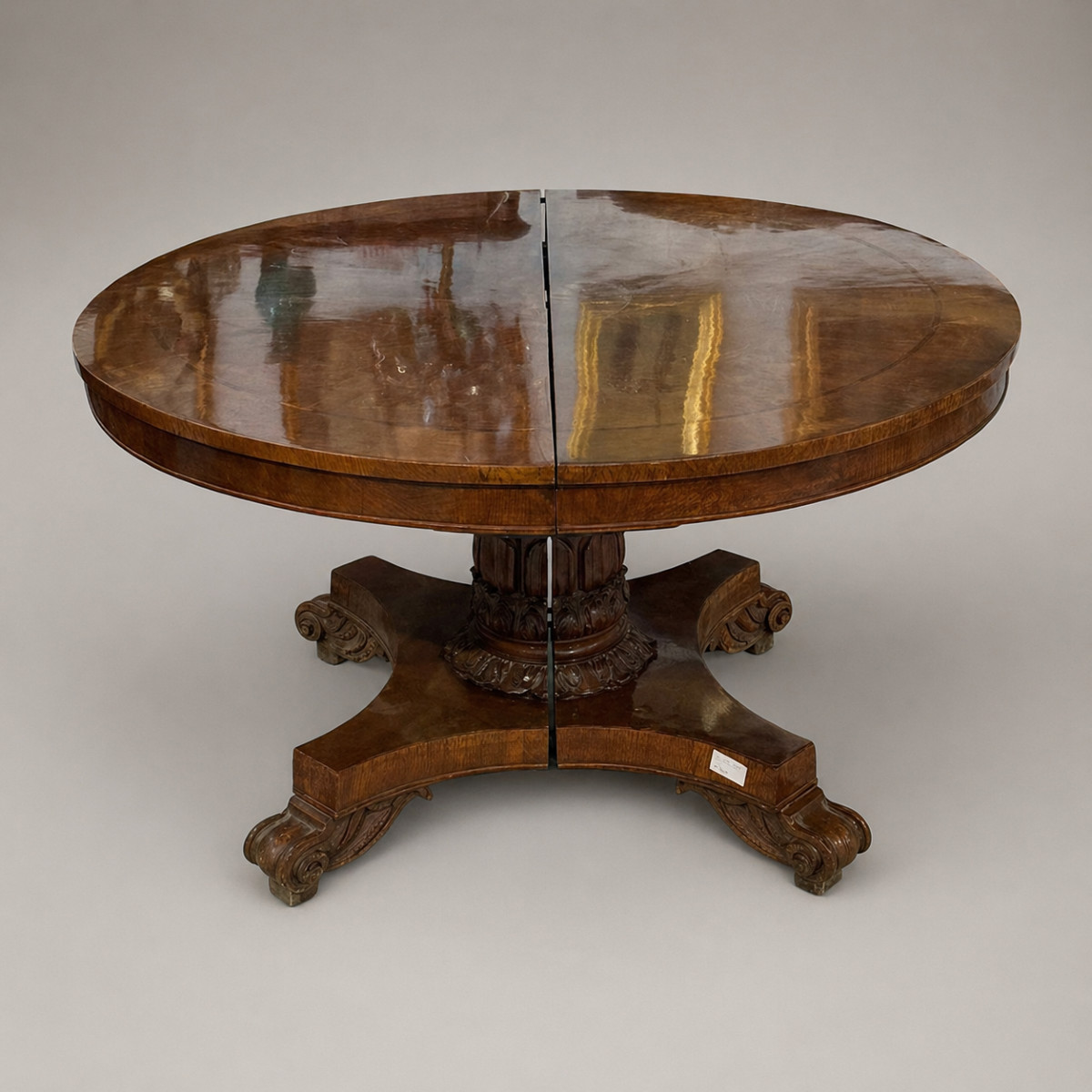 Table en loupe de bois de style Régence avec incrustations de palissandre 