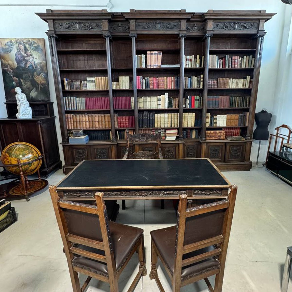 étude complète et ancienne en bois d'un notaire renommé de Salerne-photo-2