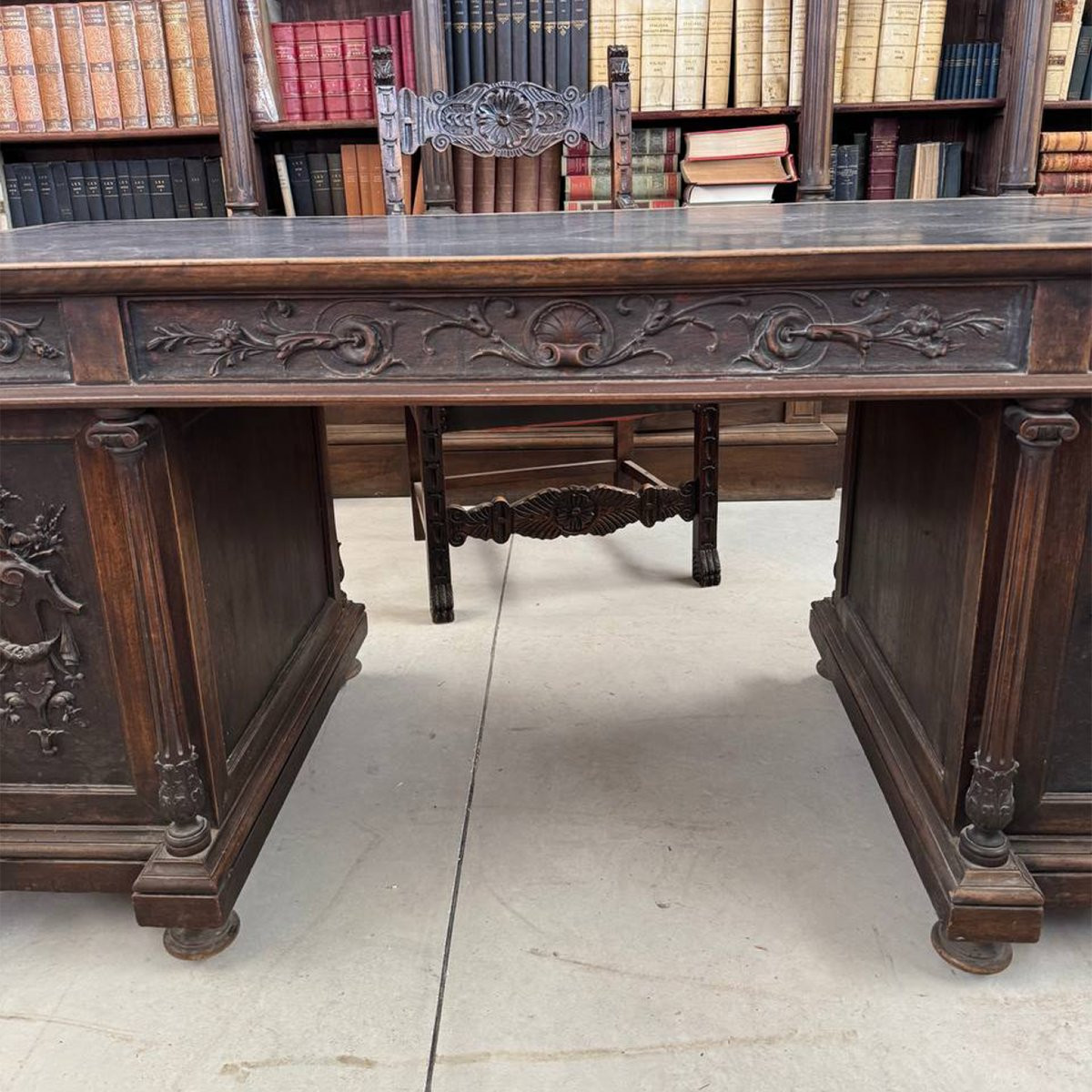 étude complète et ancienne en bois d'un notaire renommé de Salerne-photo-7