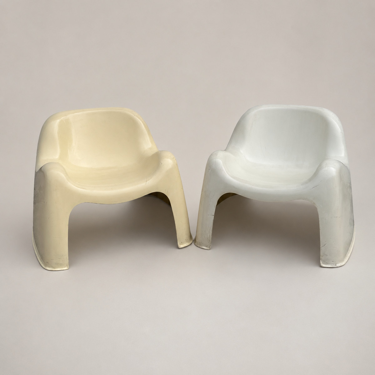 Ensemble de deux chaises « Toga » conçues par Sergio Mazza pour Artemide en style SPACE AGE