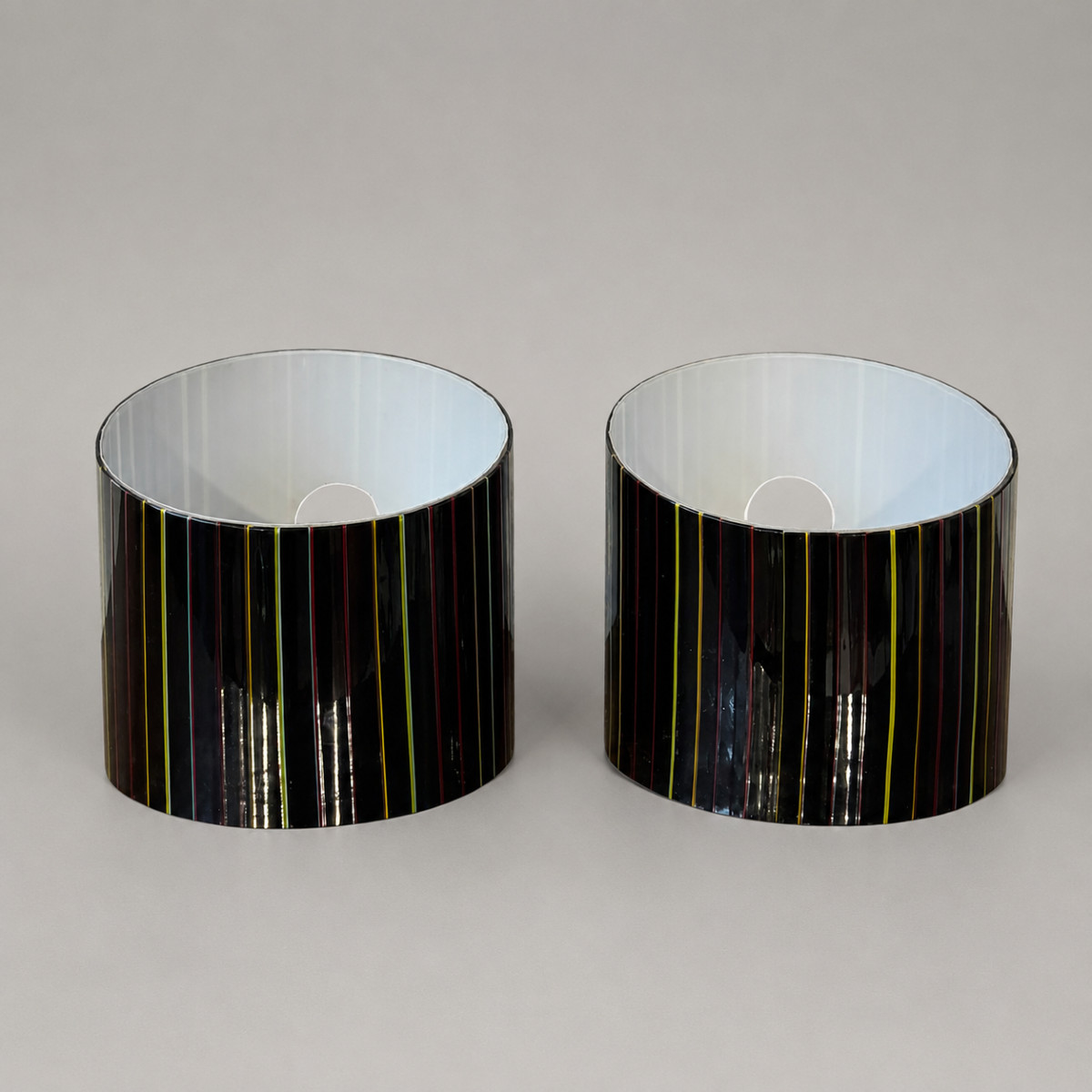 Paire d’appliques en verre de Murano noir à décors polychromes