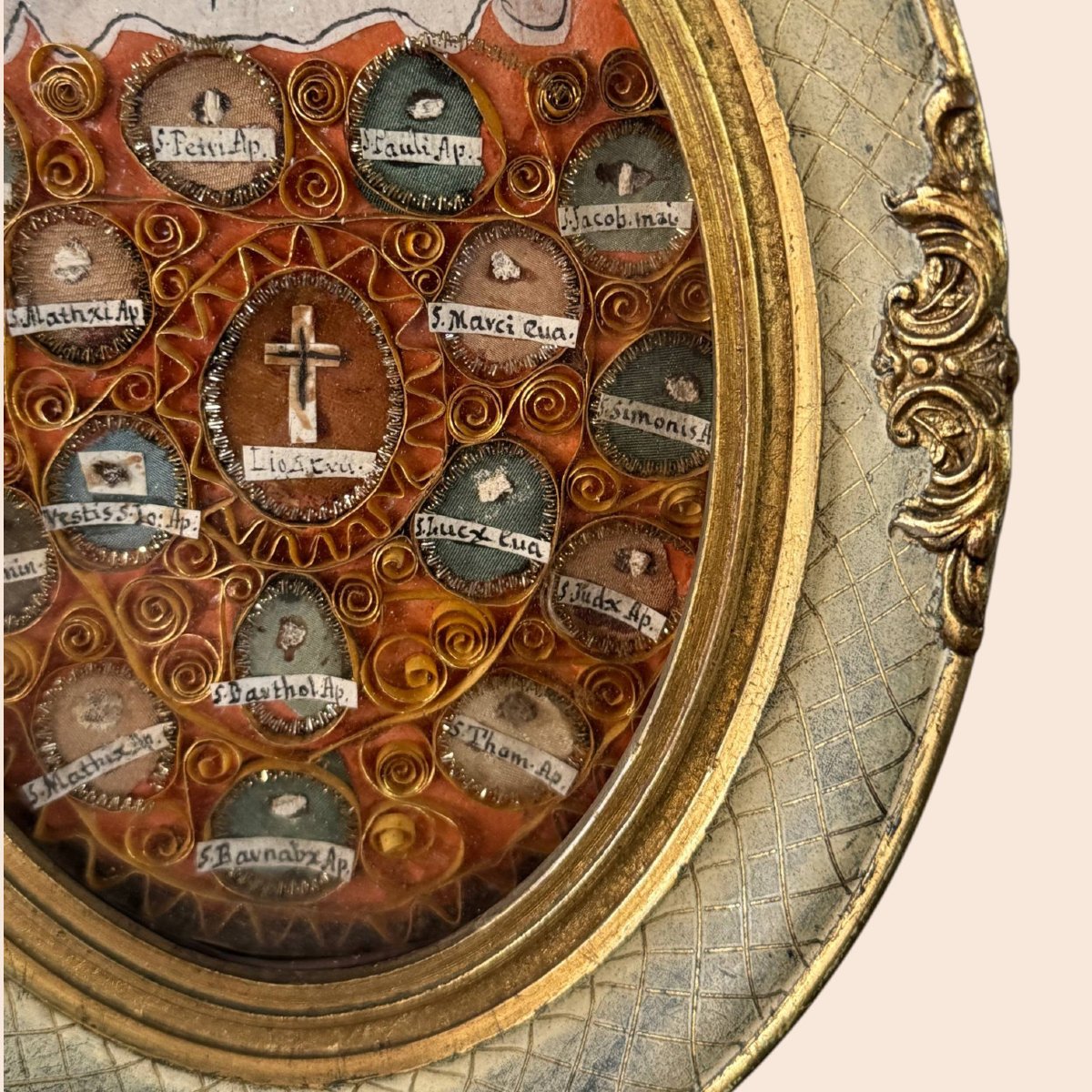 Rare reliquaire ovale avec reliques des Apôtres et des Évangélistes et sceau en cire-photo-3