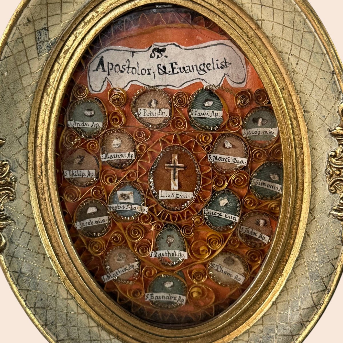 Rare reliquaire ovale avec reliques des Apôtres et des Évangélistes et sceau en cire-photo-2