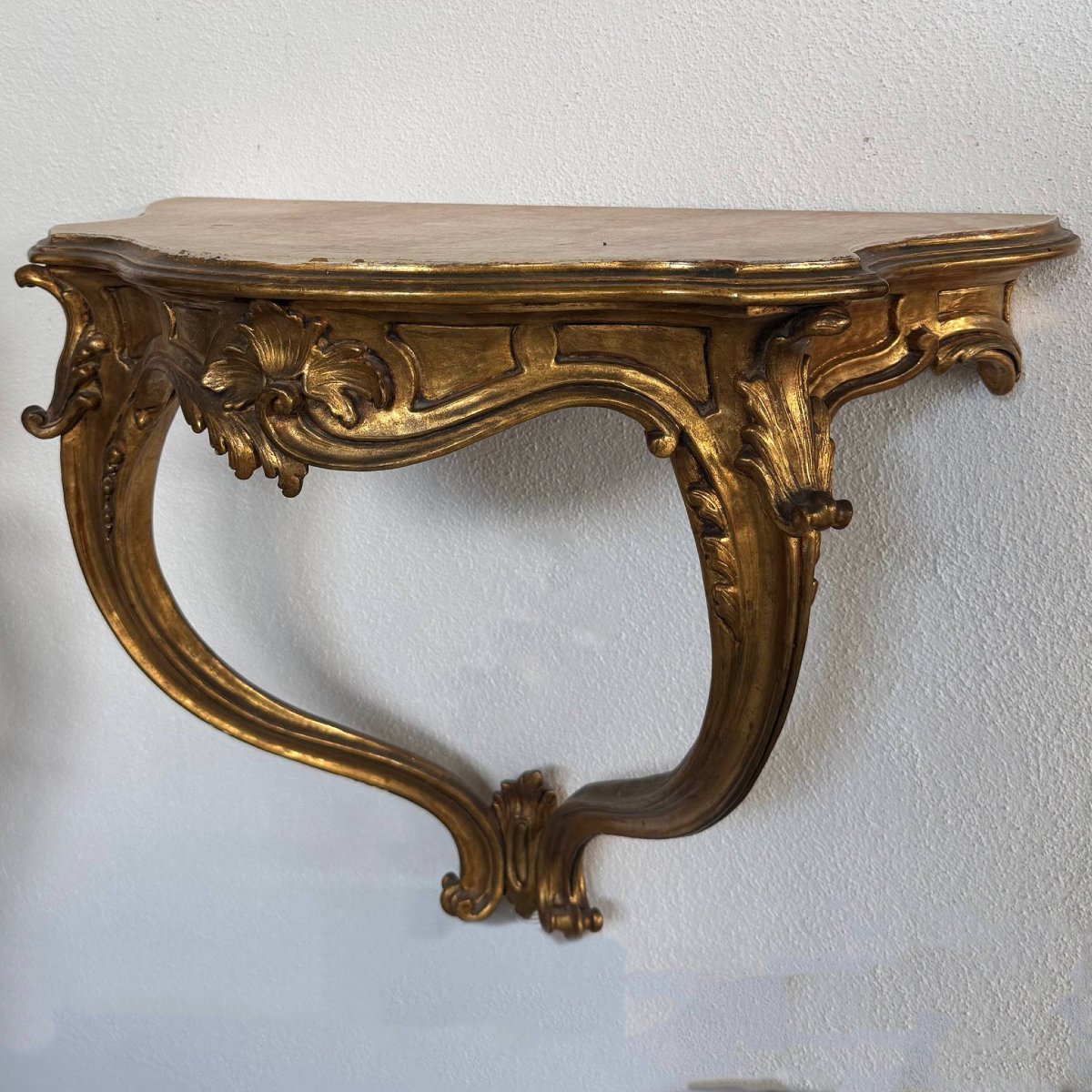 Console murale en bois doré 