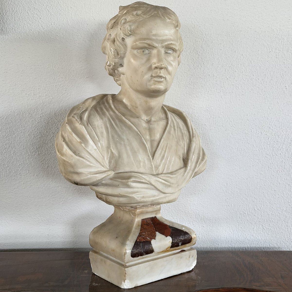 Carrara Marble Bust Depicting Lord Byron, Late 18th Century.