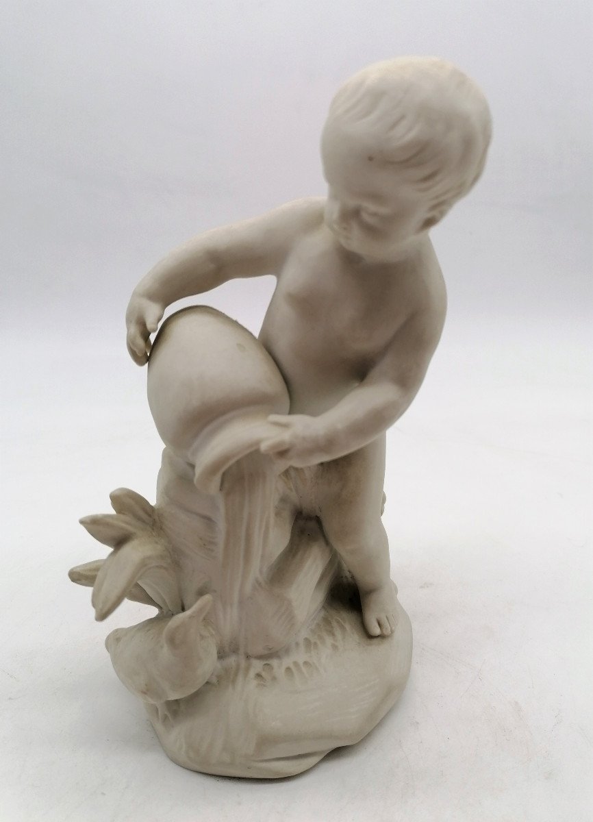 Biscuit De Sèvres - Jeune Garçon Versant De l'Eau - 1977