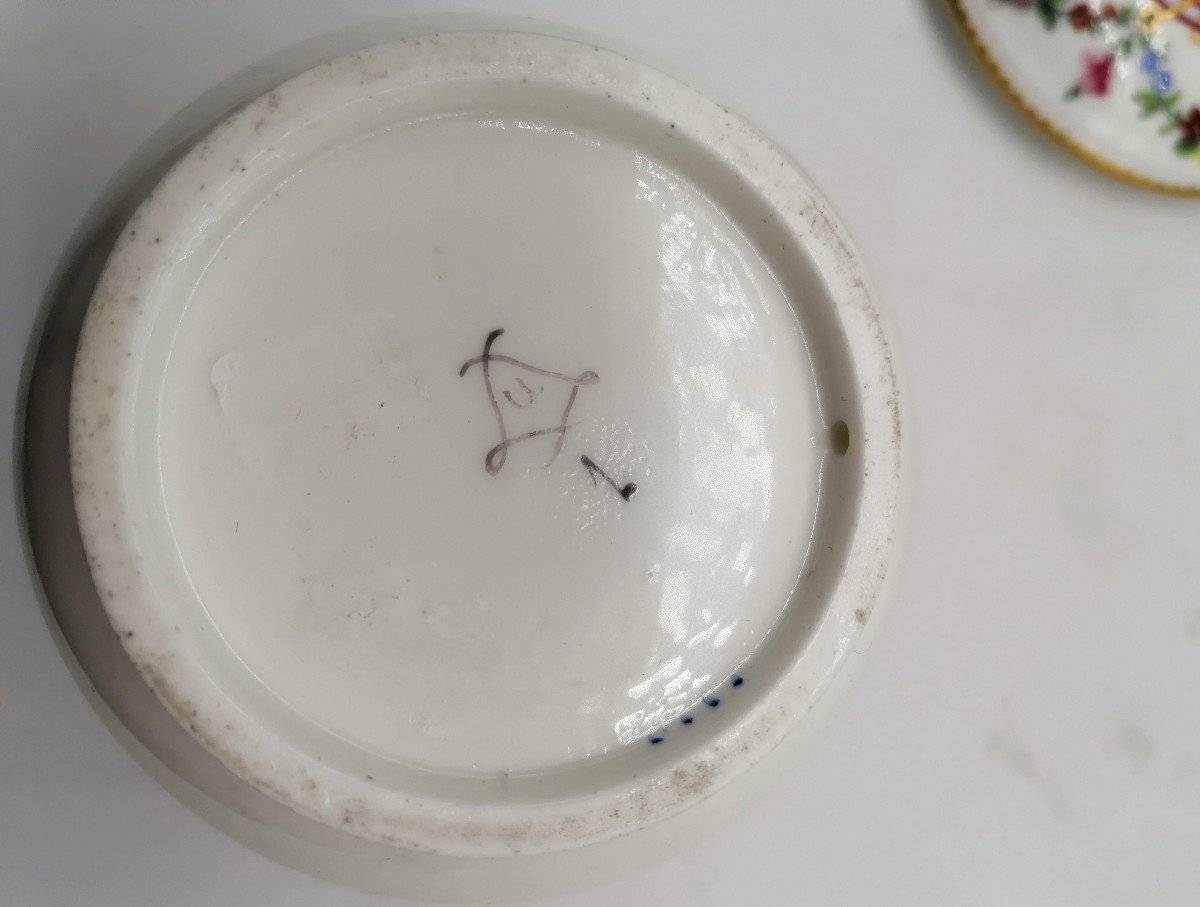 Sugar Bowl Bouret In Tender Porcelain Sevres Eighteenth-photo-1