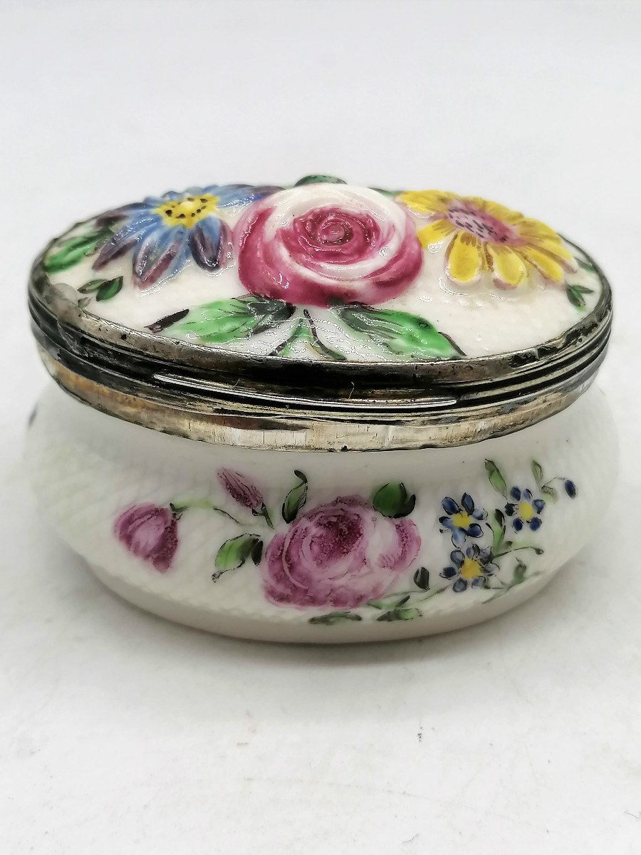 Small Porcelain Box From Mennecy, 1756-1762