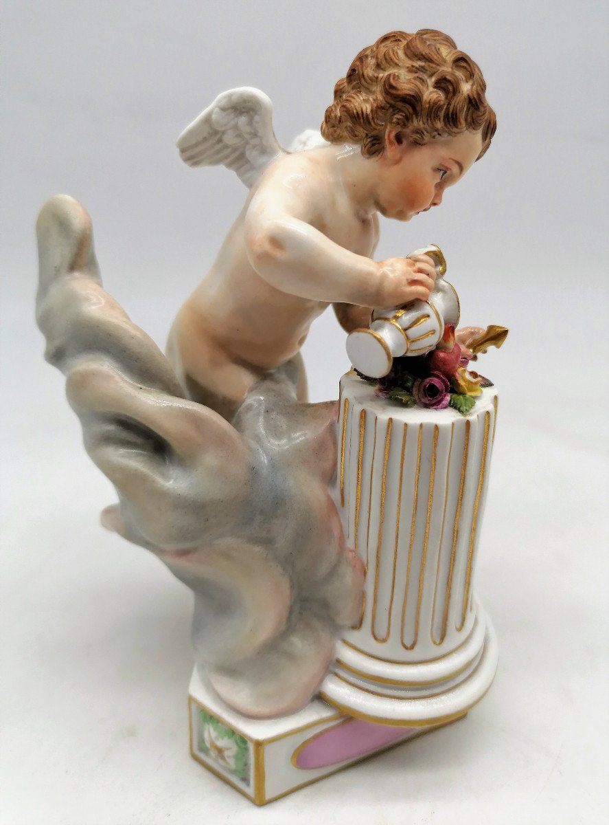 Putto / Meissen Porcelain Love "i Hurt And Relieve"-photo-4