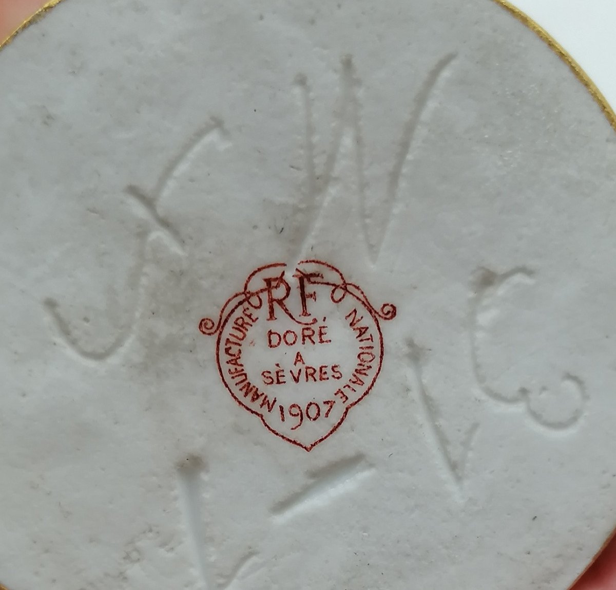 Coquetier aux dauphins Sèvres en porcelaine et biscuit - 1907-photo-3