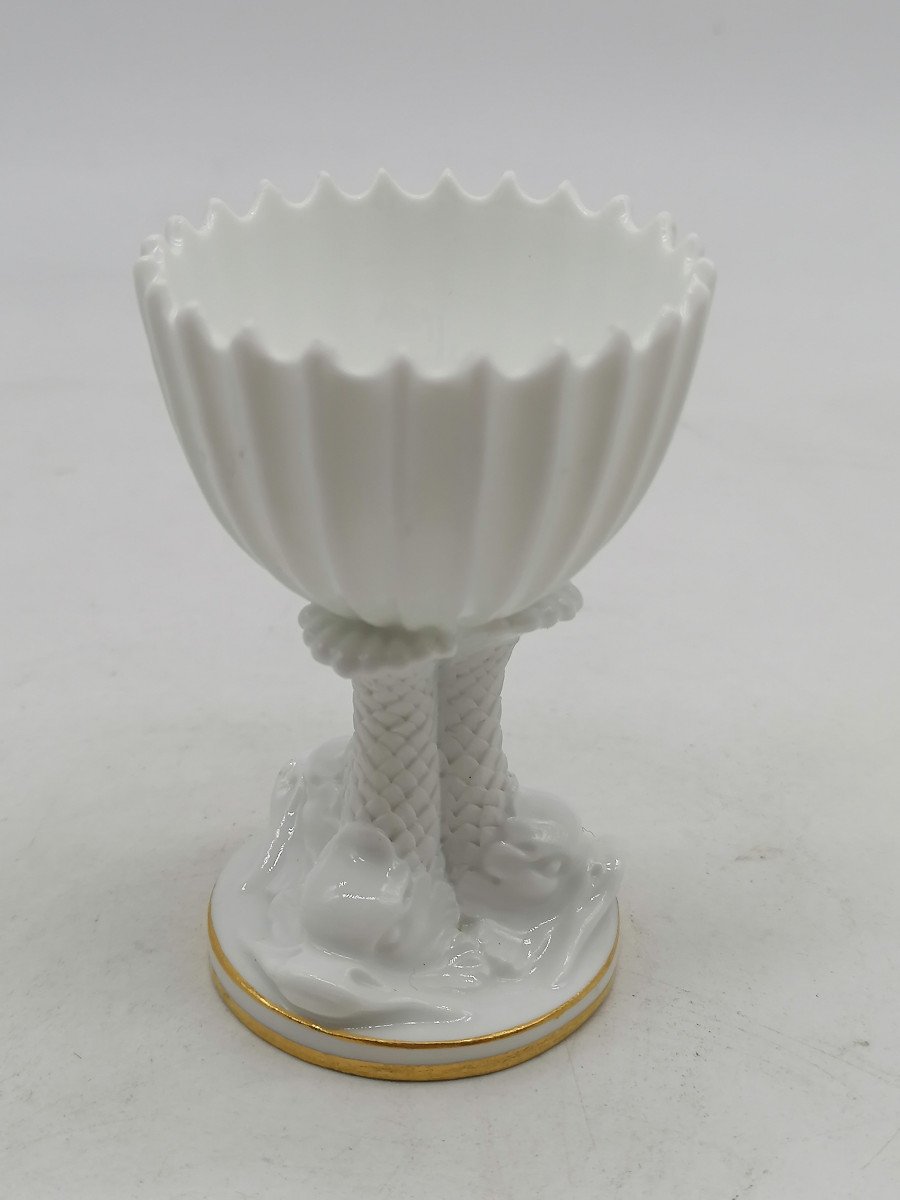 Coquetier aux dauphins Sèvres en porcelaine et biscuit - 1907