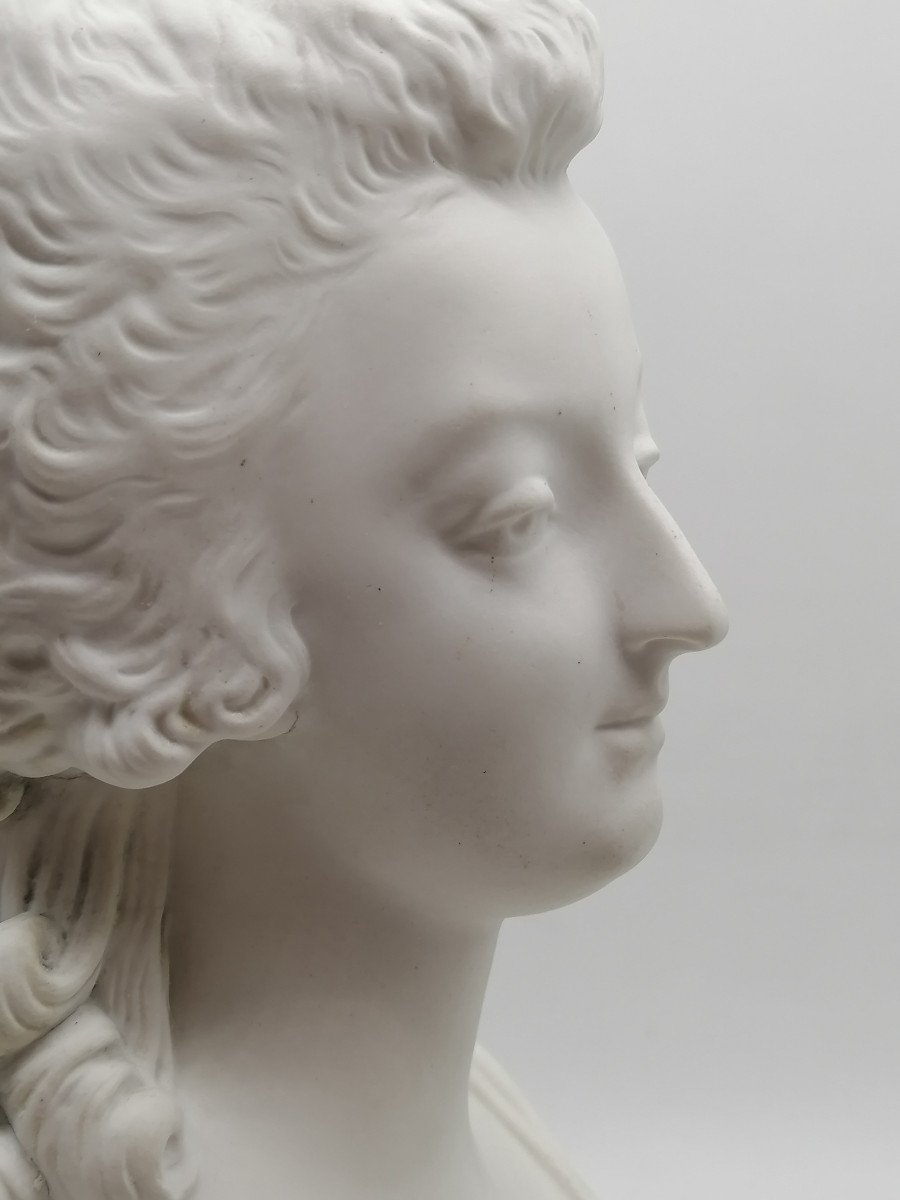 Porcelain Bust Of Marie Antoinette- Sèvres-photo-3