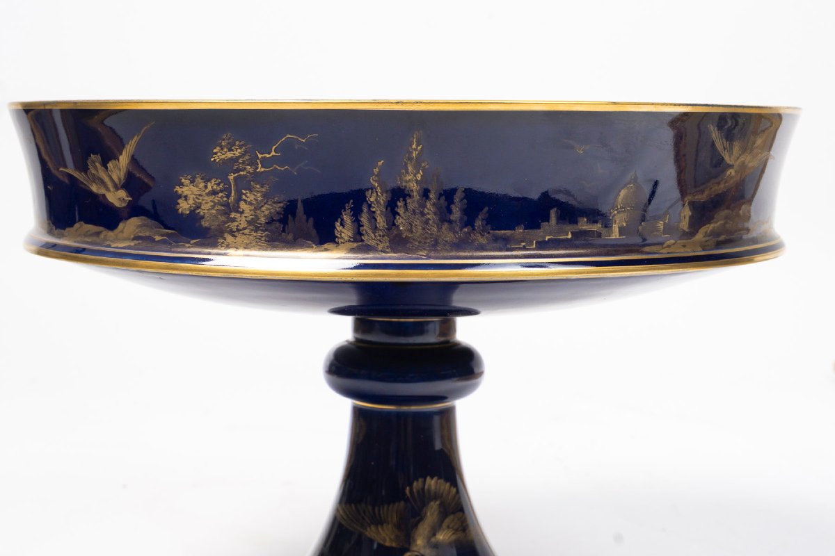 Large Footed Sèvres Porcelain Bowl With Gold Decoration On A Blue Background-photo-2