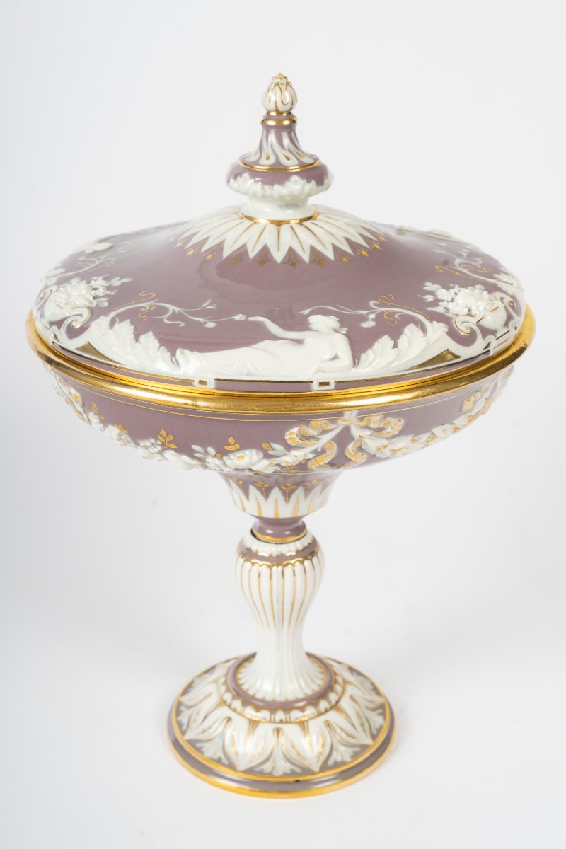  Covered Bowl Made Of Sèvres Porcelain With A Paste-on-paste Decoration, By Jules Archelais, Second Empire