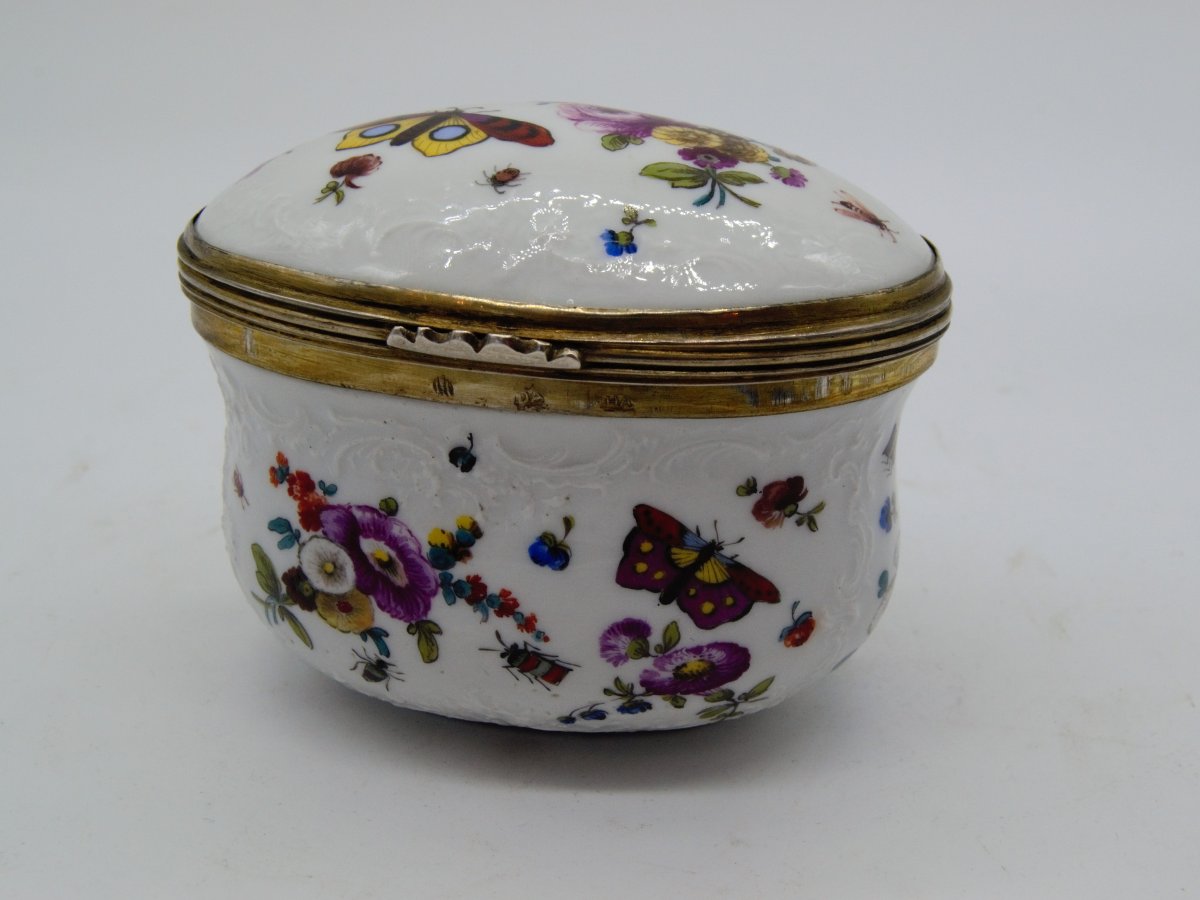 Boite aux fleurs en porcelaine XVIIIème