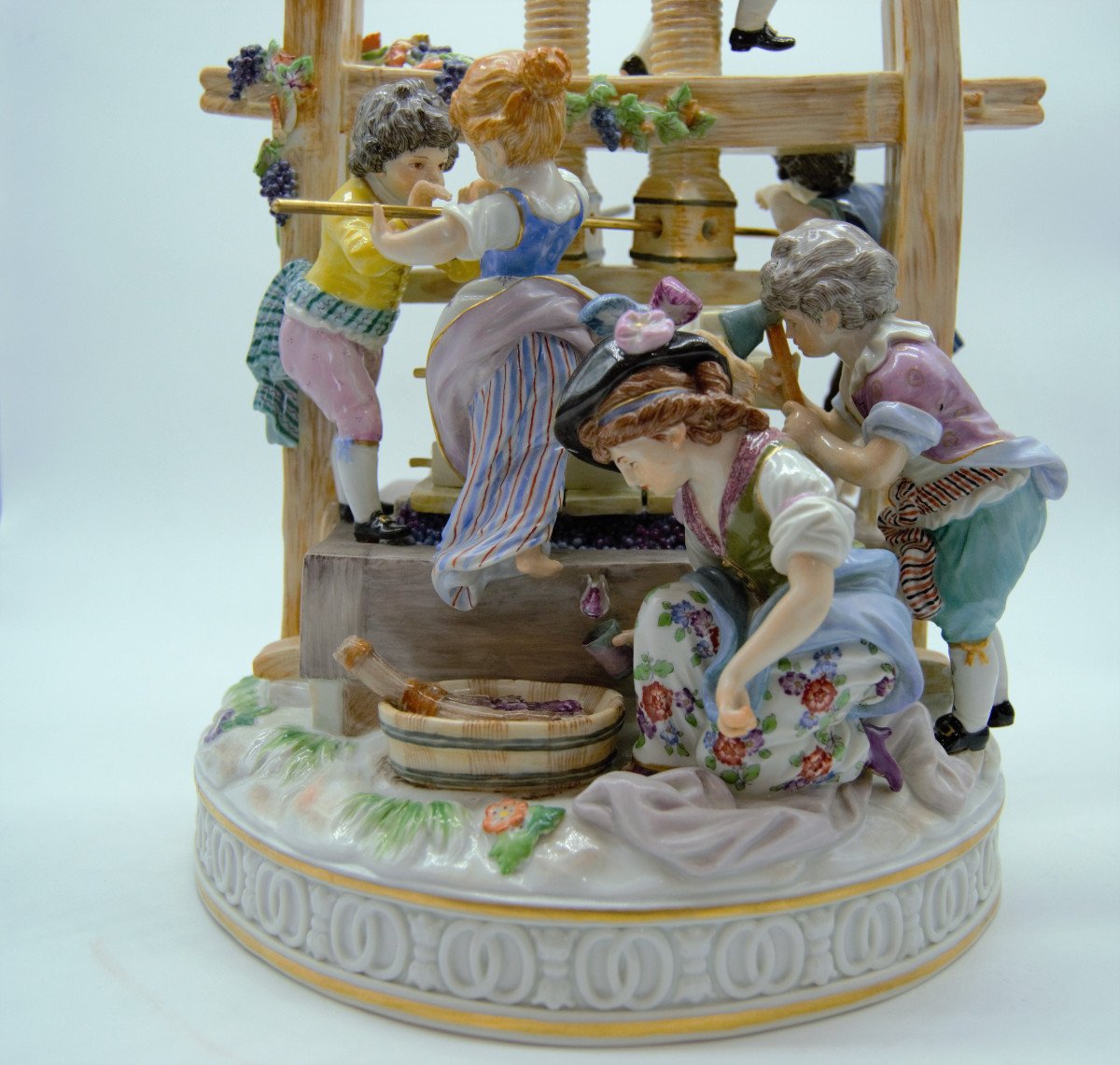 Groupe En Porcelaine - Pressoir Avec Enfants - Meissen XXème-photo-1