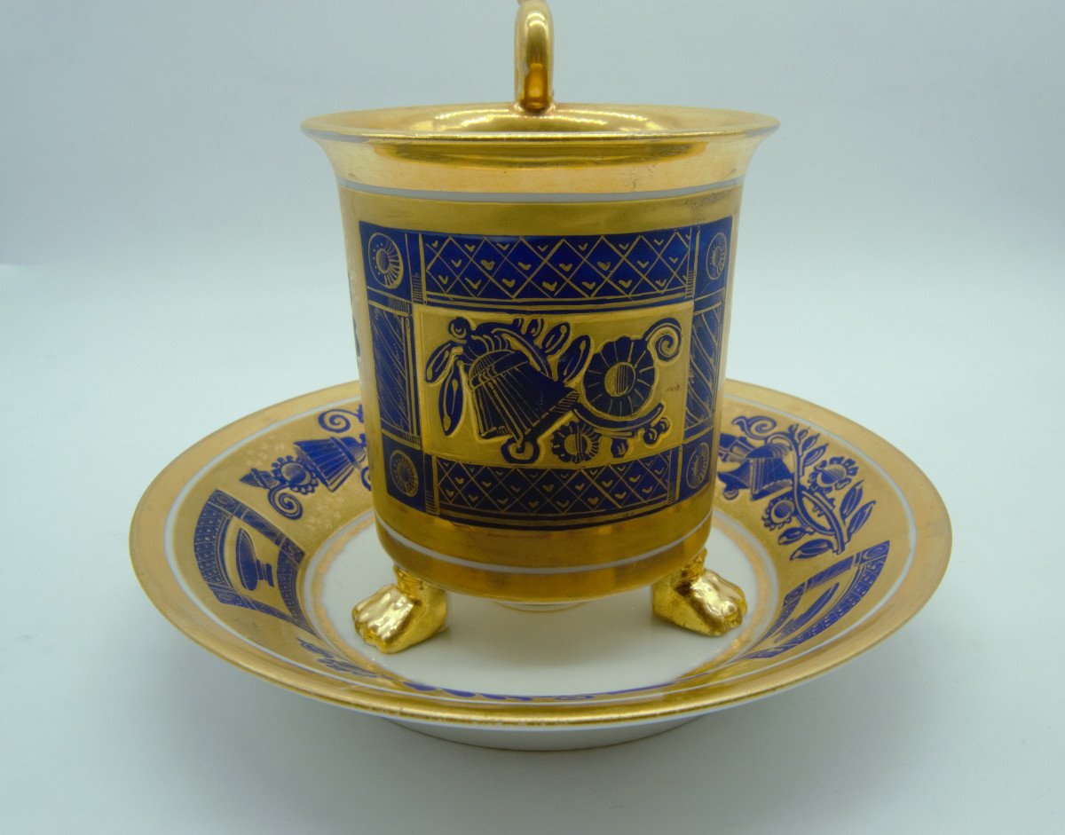 Tasse Tripode Doré Et Bleue – Porcelaine De Paris - XIXème