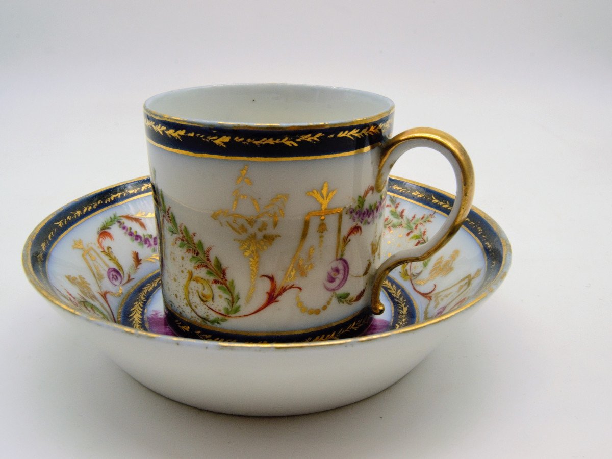 Paris Porcelain Cup Decorated With Rural Scenes - XIXth - Unbranded-photo-2