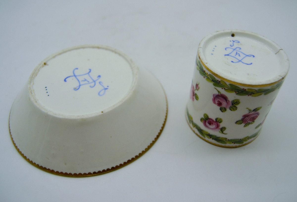 Cup With Roses Decor In Sèvres Porcelain Around 1760-photo-1