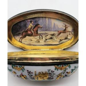 Porcelain Snuff Box - Samson