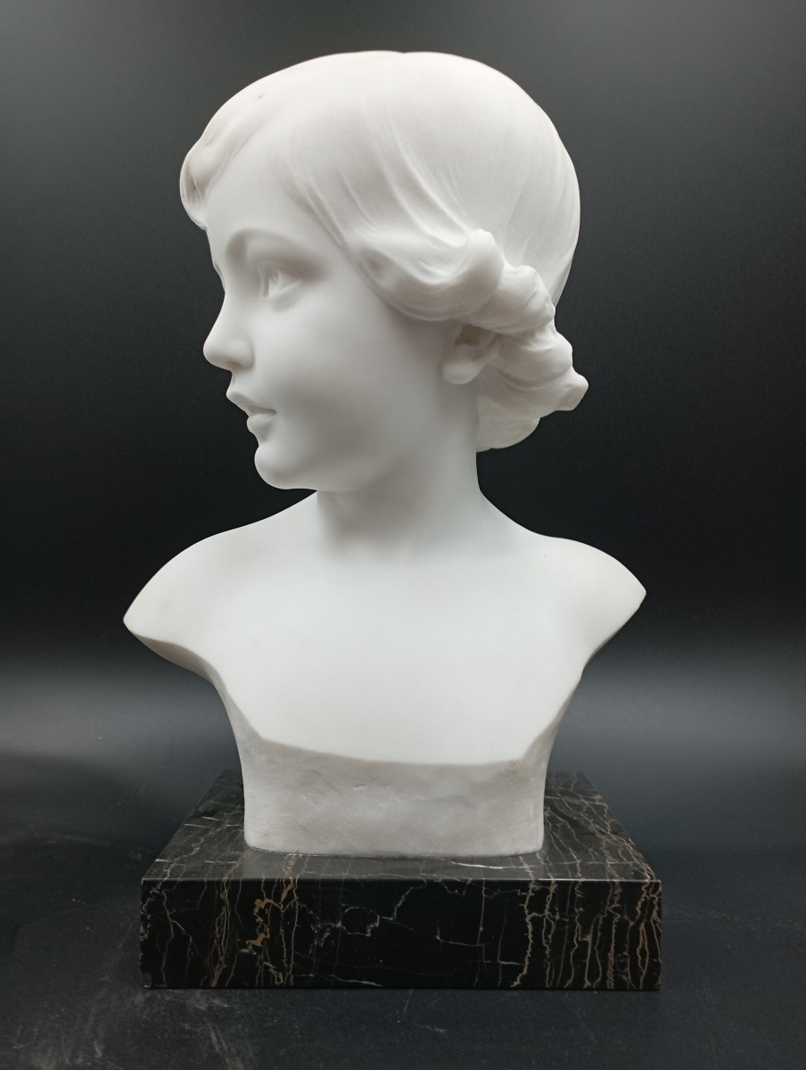Buste d'enfant en marbre de Carrare de Umberto Stiaccini