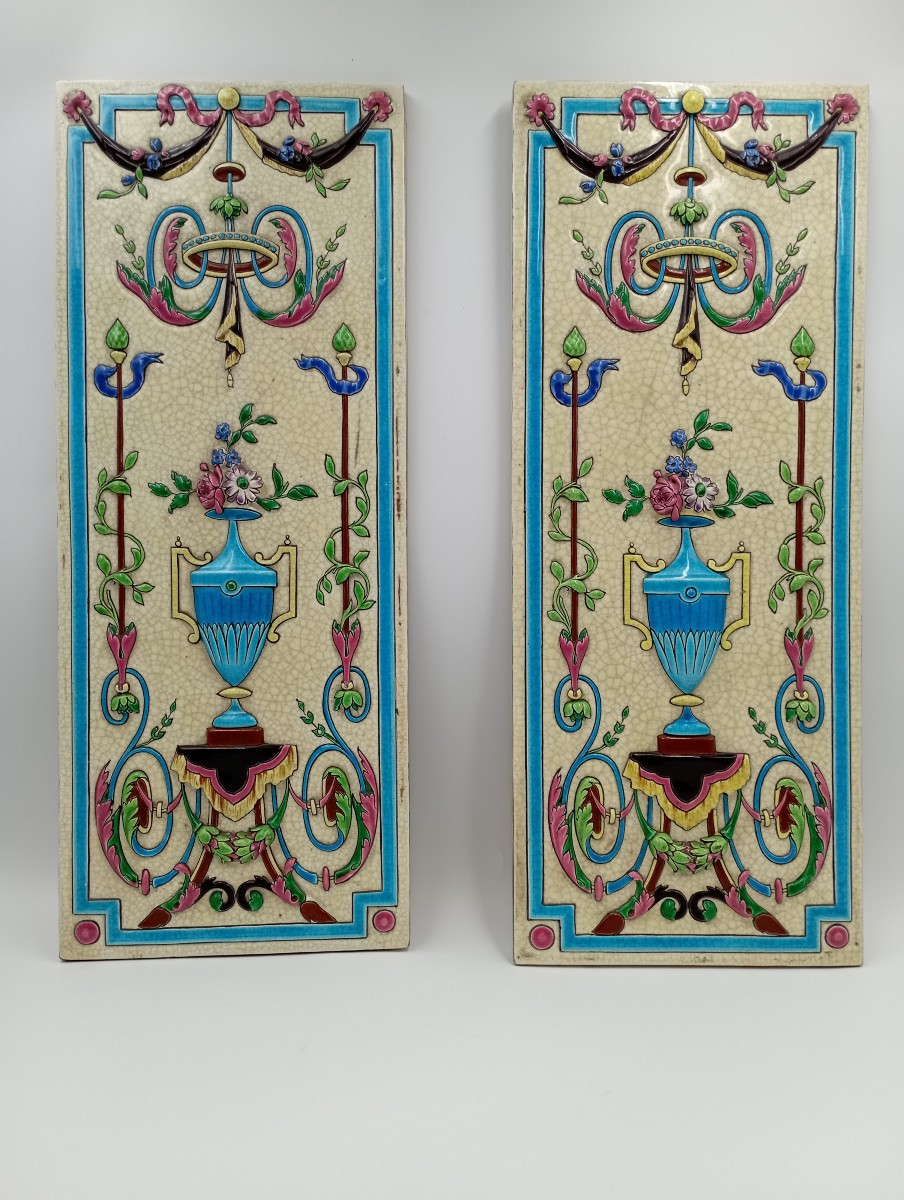 Paire de grandes plaques en faïence de Longwy